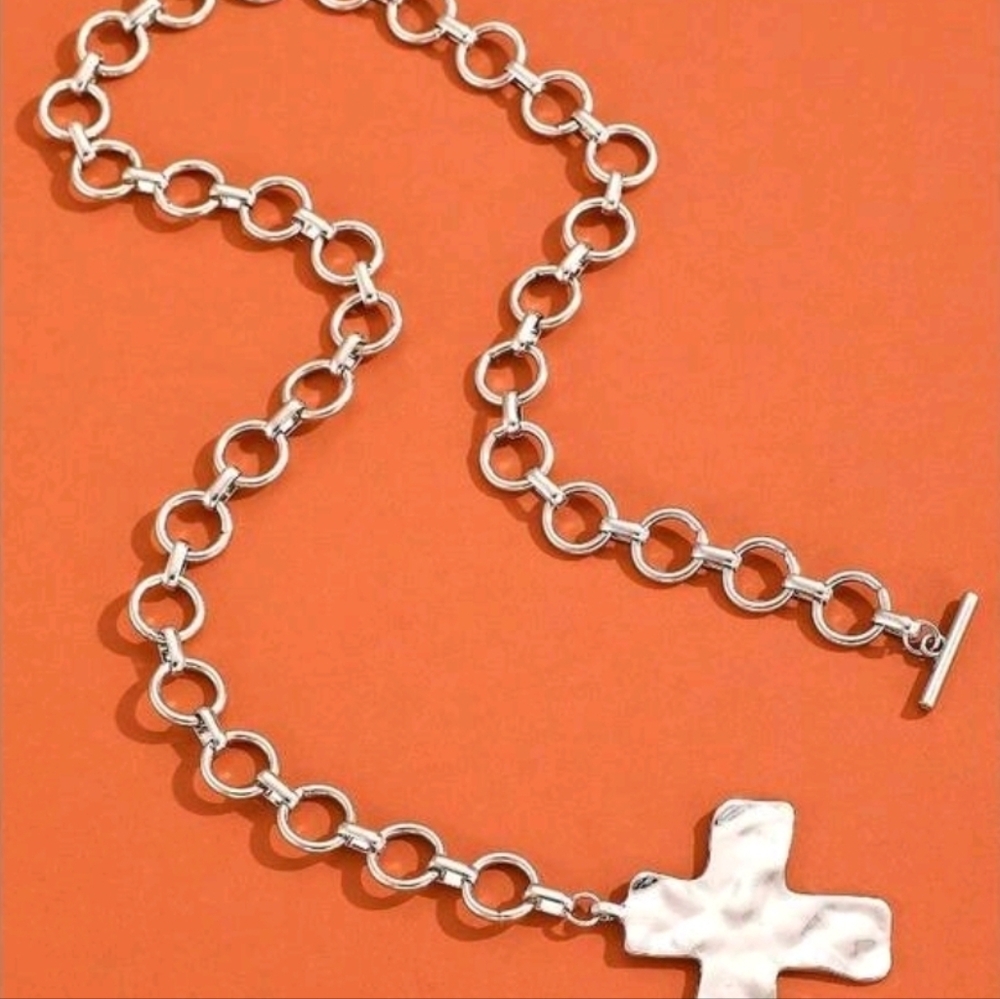 Gold Or Silver  Cross Pendant Necklace - Picture 10 of 11